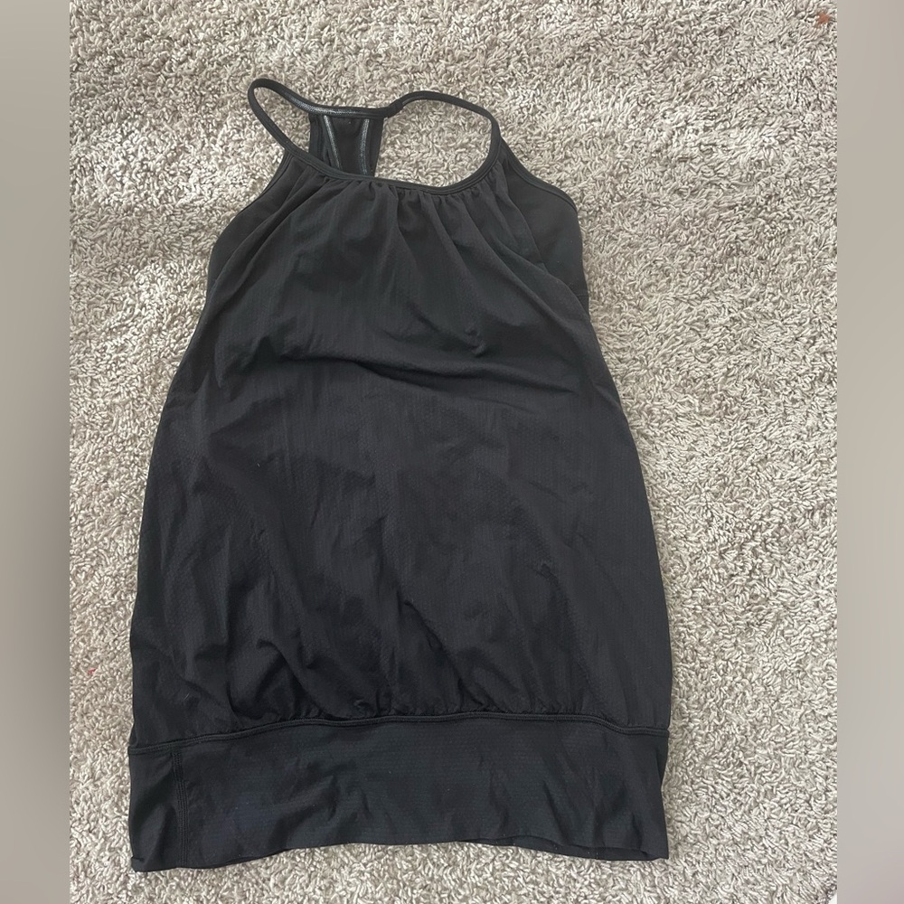 Lululemon black flowy tank w attached bra